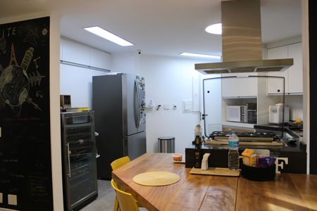 Apartamento para alugar com 180m², 4 quartos e 2 vagasCozinha