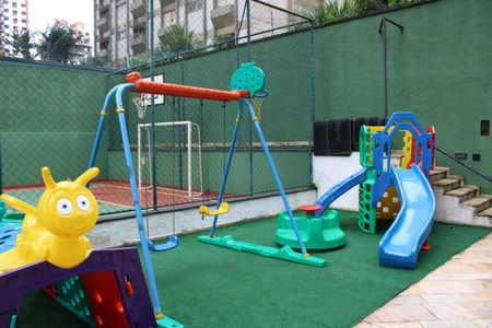 Apartamento para alugar com 180m², 4 quartos e 2 vagasÁrea comum - Playground