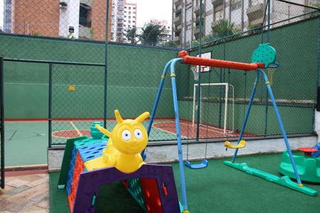 Apartamento para alugar com 180m², 4 quartos e 2 vagasÁrea comum - Playground