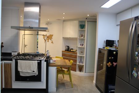 Apartamento para alugar com 180m², 4 quartos e 2 vagasCozinha