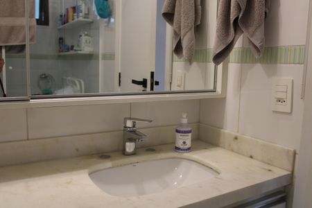 Apartamento para alugar com 180m², 4 quartos e 2 vagasBanheiro suíte 2