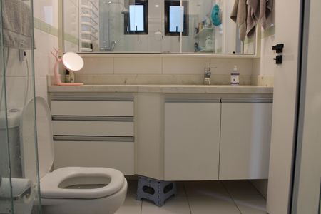 Apartamento para alugar com 180m², 4 quartos e 2 vagasBanheiro suíte 2