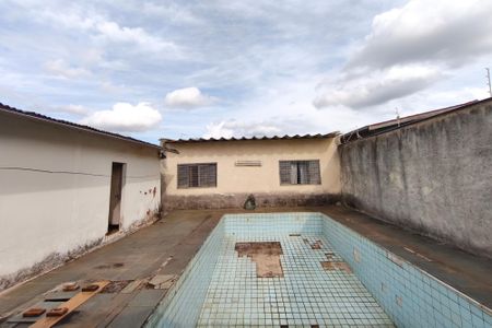 Casa à venda com 184m², 3 quartos e 6 vagas Casa à venda com 184m², 3 quartos e 6 vagasQuintal - Piscina