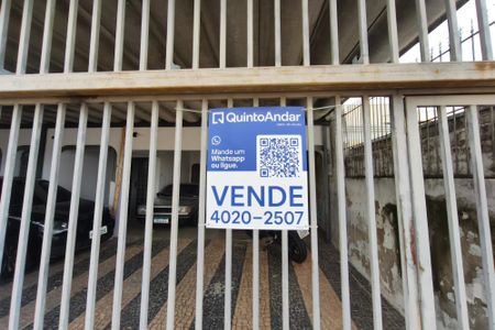 Casa à venda com 184m², 3 quartos e 6 vagas Casa à venda com 184m², 3 quartos e 6 vagasPLACA INSTALADA NA FACHADA