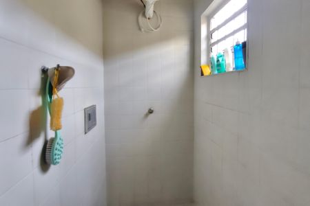 Casa à venda com 184m², 3 quartos e 6 vagas Casa à venda com 184m², 3 quartos e 6 vagasBanheiro Suíte 2