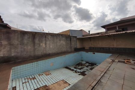 Casa à venda com 184m², 3 quartos e 6 vagas Casa à venda com 184m², 3 quartos e 6 vagasQuintal - Piscina