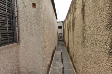 Casa à venda com 184m², 3 quartos e 6 vagas Casa à venda com 184m², 3 quartos e 6 vagasCorredor - Quintal