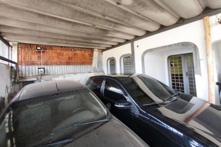 Casa à venda com 184m², 3 quartos e 6 vagas Casa à venda com 184m², 3 quartos e 6 vagasQuintal - Garagem