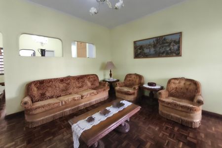 Casa à venda com 184m², 3 quartos e 6 vagas Casa à venda com 184m², 3 quartos e 6 vagasSala de TV