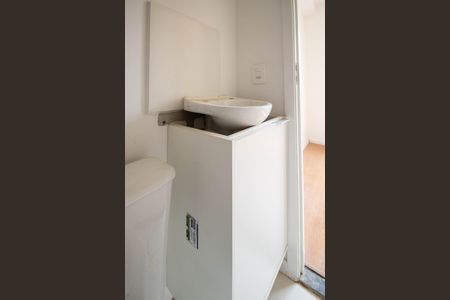 Banheiro de apartamento para alugar com 1 quarto, 16m² em Jardim Monte Kemel, São Paulo