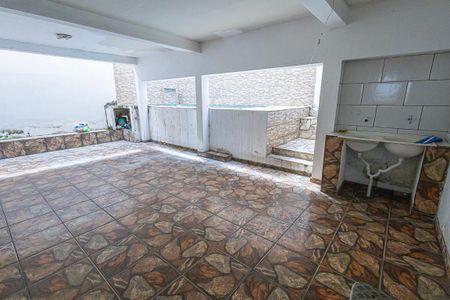 quintal e área de serviço de casa à venda com 2 quartos, 89m² em Conjunto Confisco, Belo Horizonte