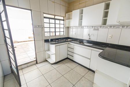 cozinha de casa à venda com 2 quartos, 89m² em Conjunto Confisco, Belo Horizonte