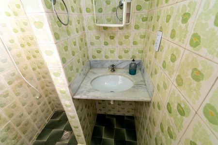 Casa à venda com 480m², 6 quartos e 2 vagas Casa à venda com 480m², 6 quartos e 2 vagasCasa dos fundos - Banheiro