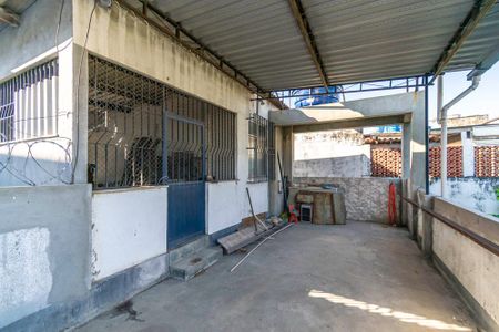 Casa à venda com 480m², 6 quartos e 2 vagas Casa à venda com 480m², 6 quartos e 2 vagasTerraço