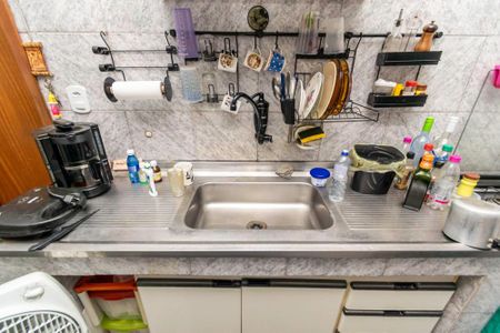 Casa à venda com 480m², 6 quartos e 2 vagas Casa à venda com 480m², 6 quartos e 2 vagasCasa da frente - Cozinha