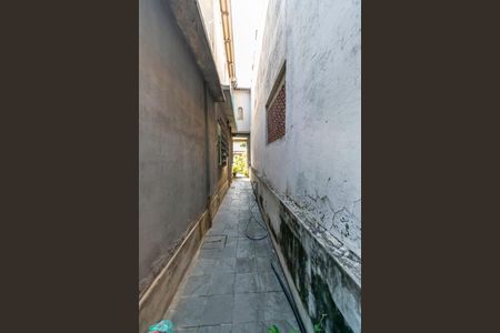 Casa à venda com 480m², 6 quartos e 2 vagas Casa à venda com 480m², 6 quartos e 2 vagasQuintal - Acesso lateral