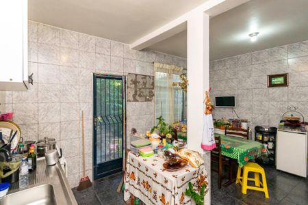 Casa à venda com 480m², 6 quartos e 2 vagas Casa à venda com 480m², 6 quartos e 2 vagasCasa da frente - Cozinha