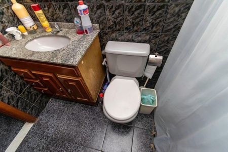 Casa à venda com 480m², 6 quartos e 2 vagas Casa à venda com 480m², 6 quartos e 2 vagasCasa da frente - Banheiro da Suíte 2