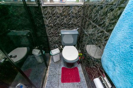 Casa à venda com 480m², 6 quartos e 2 vagas Casa à venda com 480m², 6 quartos e 2 vagasCasa da frente - Banheiro Social