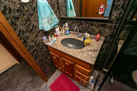 Casa à venda com 480m², 6 quartos e 2 vagas Casa à venda com 480m², 6 quartos e 2 vagasCasa da frente - Banheiro Social