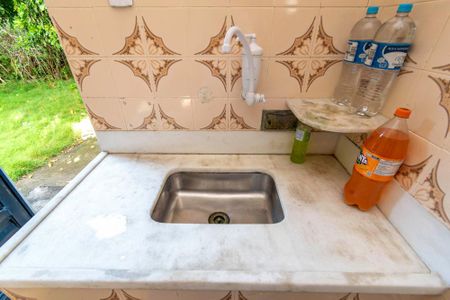 Casa à venda com 480m², 6 quartos e 2 vagas Casa à venda com 480m², 6 quartos e 2 vagasCasa dos fundos - Cozinha