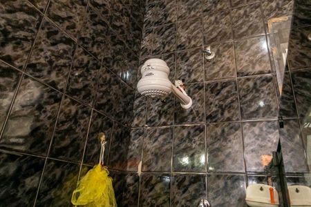 Casa à venda com 480m², 6 quartos e 2 vagas Casa à venda com 480m², 6 quartos e 2 vagasCasa da frente - Banheiro Social