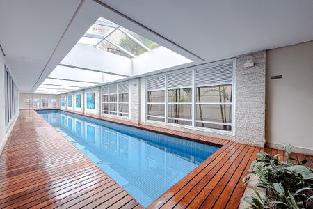 Apartamento para alugar com 216m², 3 quartos e 4 vagas Apartamento para alugar com 216m², 3 quartos e 4 vagasÁrea comum - Piscina