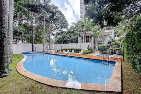 Apartamento para alugar com 216m², 3 quartos e 4 vagas Apartamento para alugar com 216m², 3 quartos e 4 vagasÁrea comum - Piscina