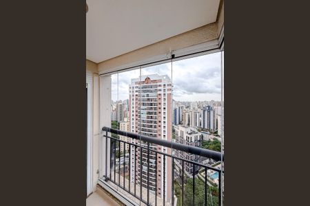 Apartamento para alugar com 216m², 3 quartos e 4 vagas Apartamento para alugar com 216m², 3 quartos e 4 vagasVaranda da Suíte 2