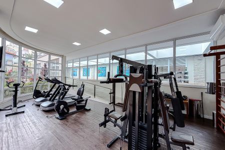 Apartamento para alugar com 216m², 3 quartos e 4 vagas Apartamento para alugar com 216m², 3 quartos e 4 vagasÁrea comum - Academia