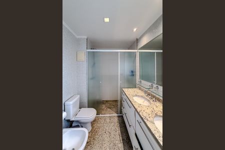 Apartamento para alugar com 216m², 3 quartos e 4 vagas Apartamento para alugar com 216m², 3 quartos e 4 vagasBanheiro da Suíte 3