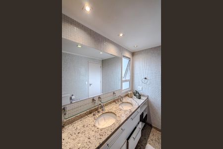 Apartamento para alugar com 216m², 3 quartos e 4 vagas Apartamento para alugar com 216m², 3 quartos e 4 vagasBanheiro da Suíte 3