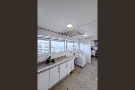 Apartamento para alugar com 216m², 3 quartos e 4 vagas Apartamento para alugar com 216m², 3 quartos e 4 vagasÁrea de Serviço