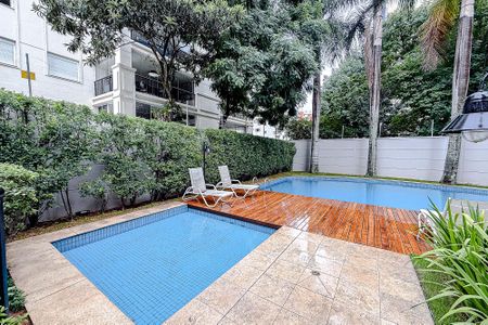 Apartamento para alugar com 216m², 3 quartos e 4 vagas Apartamento para alugar com 216m², 3 quartos e 4 vagasÁrea comum - Piscina