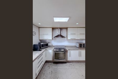 Apartamento para alugar com 216m², 3 quartos e 4 vagas Apartamento para alugar com 216m², 3 quartos e 4 vagasCozinha