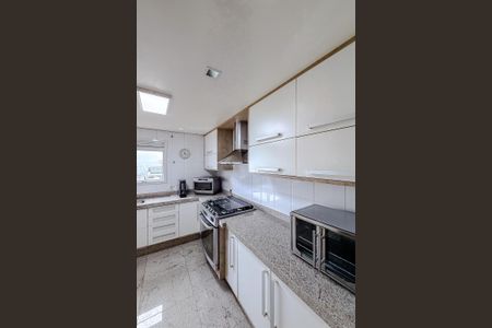 Apartamento para alugar com 216m², 3 quartos e 4 vagas Apartamento para alugar com 216m², 3 quartos e 4 vagasCozinha