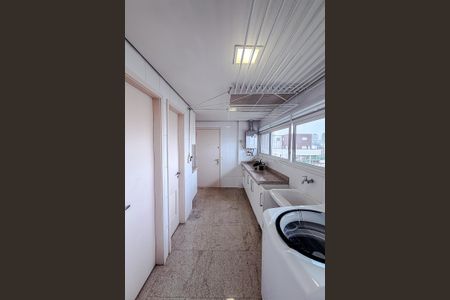 Apartamento para alugar com 216m², 3 quartos e 4 vagas Apartamento para alugar com 216m², 3 quartos e 4 vagasÁrea de Serviço