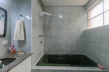 Casa à venda com 250m², 4 quartos e 4 vagas Casa à venda com 250m², 4 quartos e 4 vagasBanheiro da Suíte