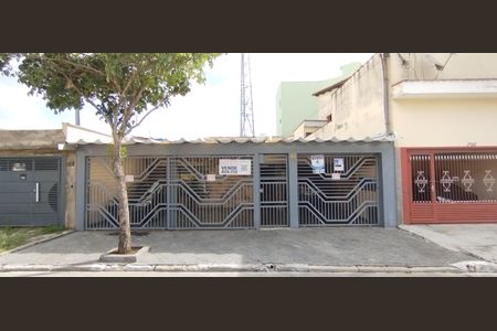 Casa à venda com 250m², 4 quartos e 4 vagas Casa à venda com 250m², 4 quartos e 4 vagasFachada + Placa