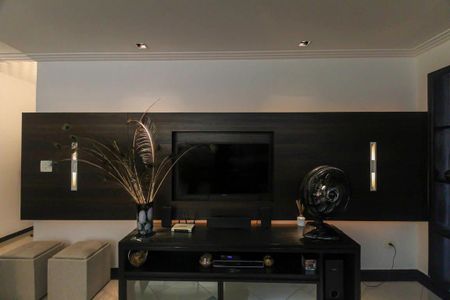 Casa à venda com 250m², 4 quartos e 4 vagas Casa à venda com 250m², 4 quartos e 4 vagasSala