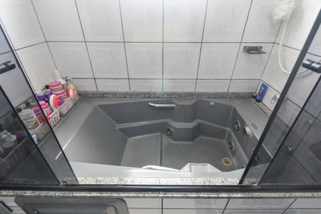 Casa à venda com 250m², 4 quartos e 4 vagas Casa à venda com 250m², 4 quartos e 4 vagasBanheiro 2