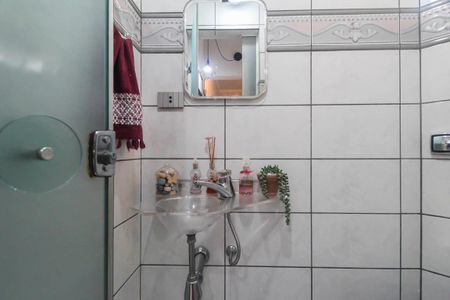 Casa à venda com 250m², 4 quartos e 4 vagas Casa à venda com 250m², 4 quartos e 4 vagasLavabo