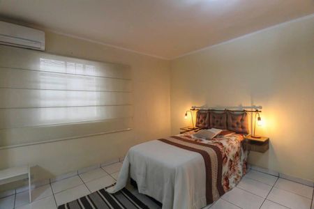 Casa à venda com 250m², 4 quartos e 4 vagas Casa à venda com 250m², 4 quartos e 4 vagasSuite