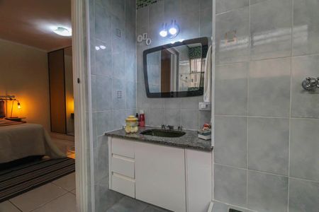 Casa à venda com 250m², 4 quartos e 4 vagas Casa à venda com 250m², 4 quartos e 4 vagasBanheiro da Suíte