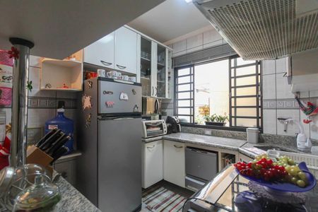 Casa à venda com 250m², 4 quartos e 4 vagas Casa à venda com 250m², 4 quartos e 4 vagasCozinha 2
