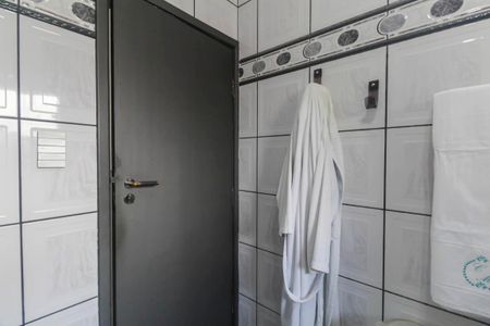 Casa à venda com 250m², 4 quartos e 4 vagas Casa à venda com 250m², 4 quartos e 4 vagasBanheiro 2