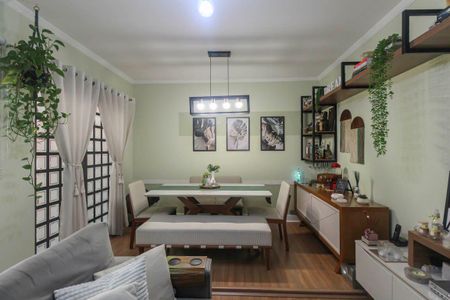 Casa à venda com 250m², 4 quartos e 4 vagas Casa à venda com 250m², 4 quartos e 4 vagasSala 2