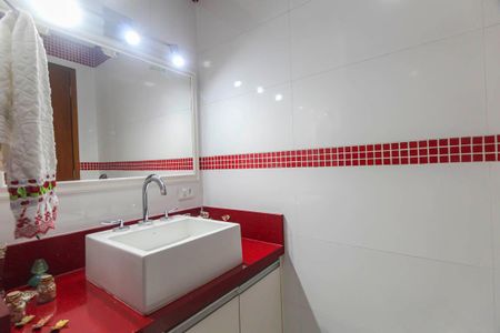 Casa à venda com 250m², 4 quartos e 4 vagas Casa à venda com 250m², 4 quartos e 4 vagasBanheiro