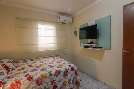 Casa à venda com 250m², 4 quartos e 4 vagas Casa à venda com 250m², 4 quartos e 4 vagasQuarto