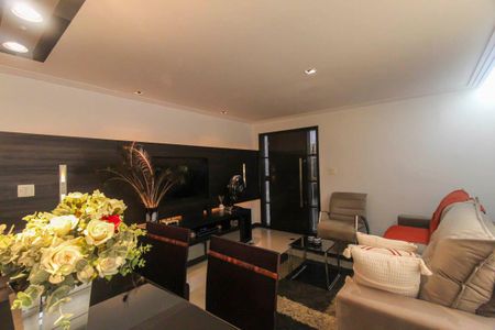 Casa à venda com 250m², 4 quartos e 4 vagas Casa à venda com 250m², 4 quartos e 4 vagasSala